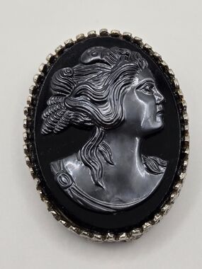 Vintage Black Cameo Brooch – Classical Lady Profile